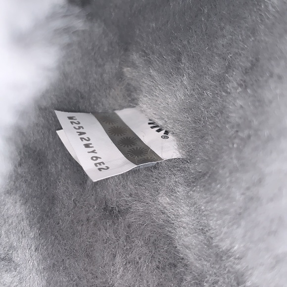 UGG SIZE 6 BRAND NEW IN BOX AZALEA CHARM GORGEOUS BOOTS - Picture 10 of 15